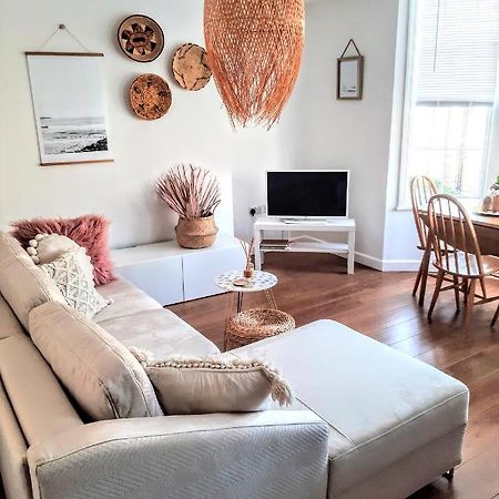 Seagrass Studio Apartment Скарбъро Екстериор снимка