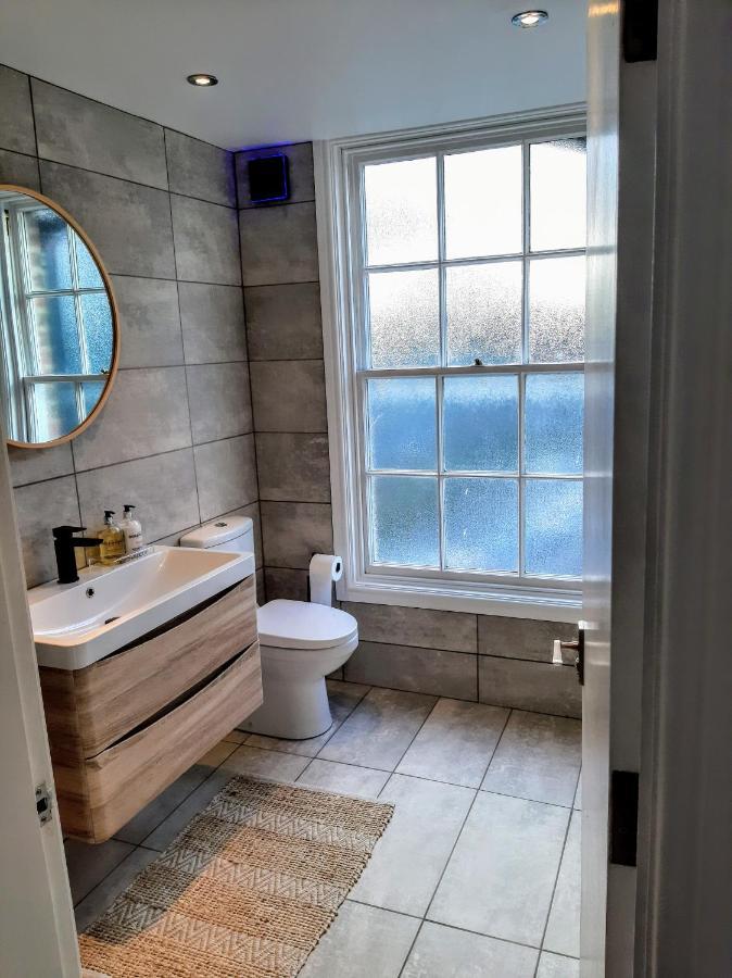 Seagrass Studio Apartment Скарбъро Екстериор снимка