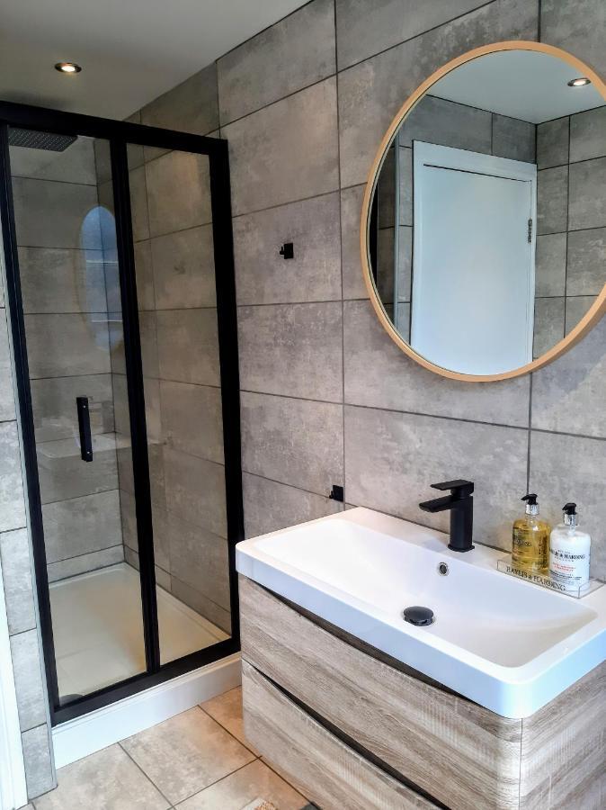 Seagrass Studio Apartment Скарбъро Екстериор снимка
