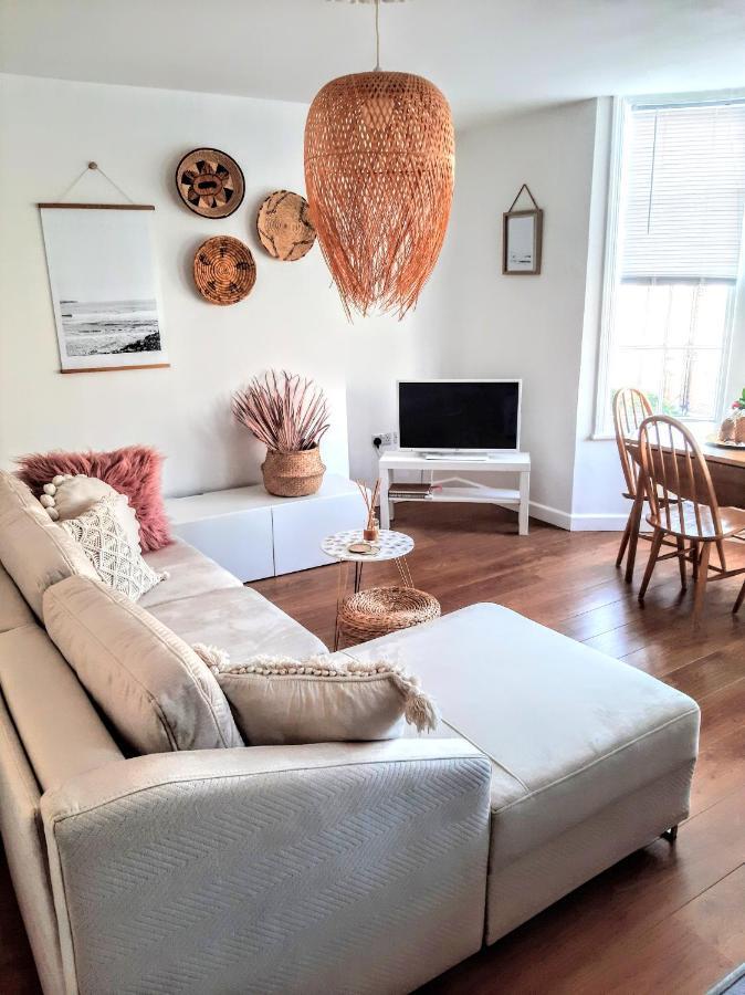 Seagrass Studio Apartment Скарбъро Екстериор снимка