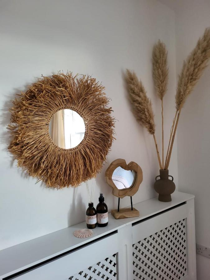 Seagrass Studio Apartment Скарбъро Екстериор снимка