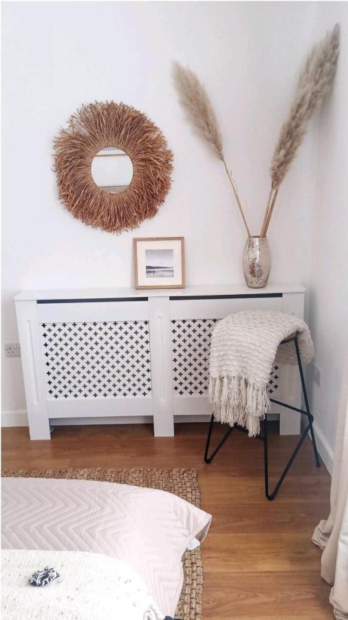 Seagrass Studio Apartment Скарбъро Екстериор снимка