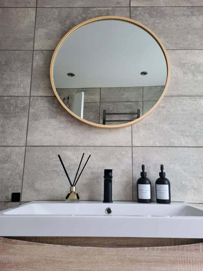 Seagrass Studio Apartment Скарбъро Екстериор снимка