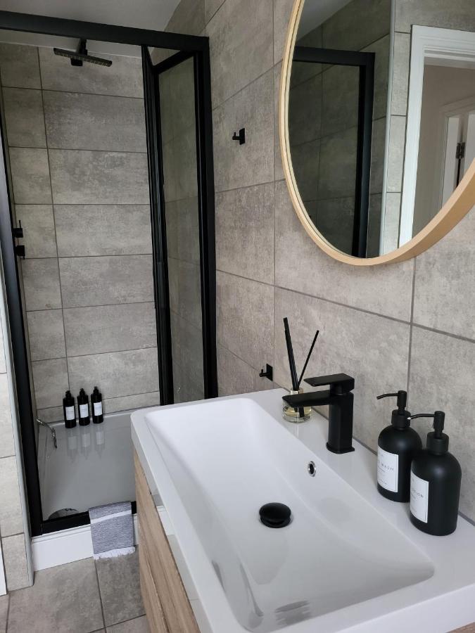 Seagrass Studio Apartment Скарбъро Екстериор снимка